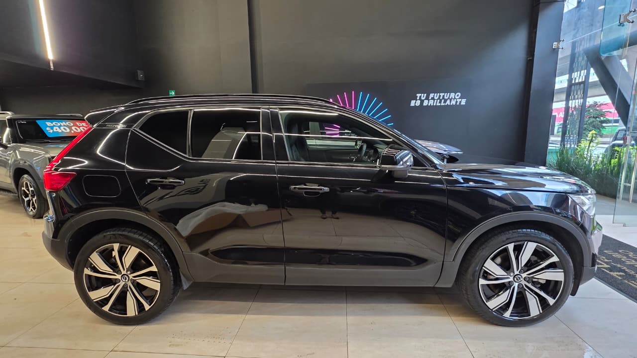 VOLVO XC40 R DESING HYBRID FWD 2022 - Imagen 9