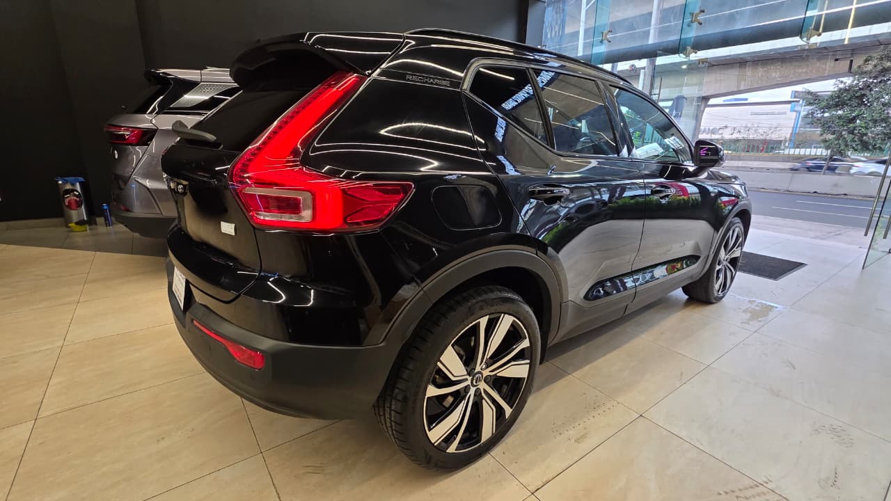 VOLVO XC40 R DESING HYBRID FWD 2022 - Imagen 8