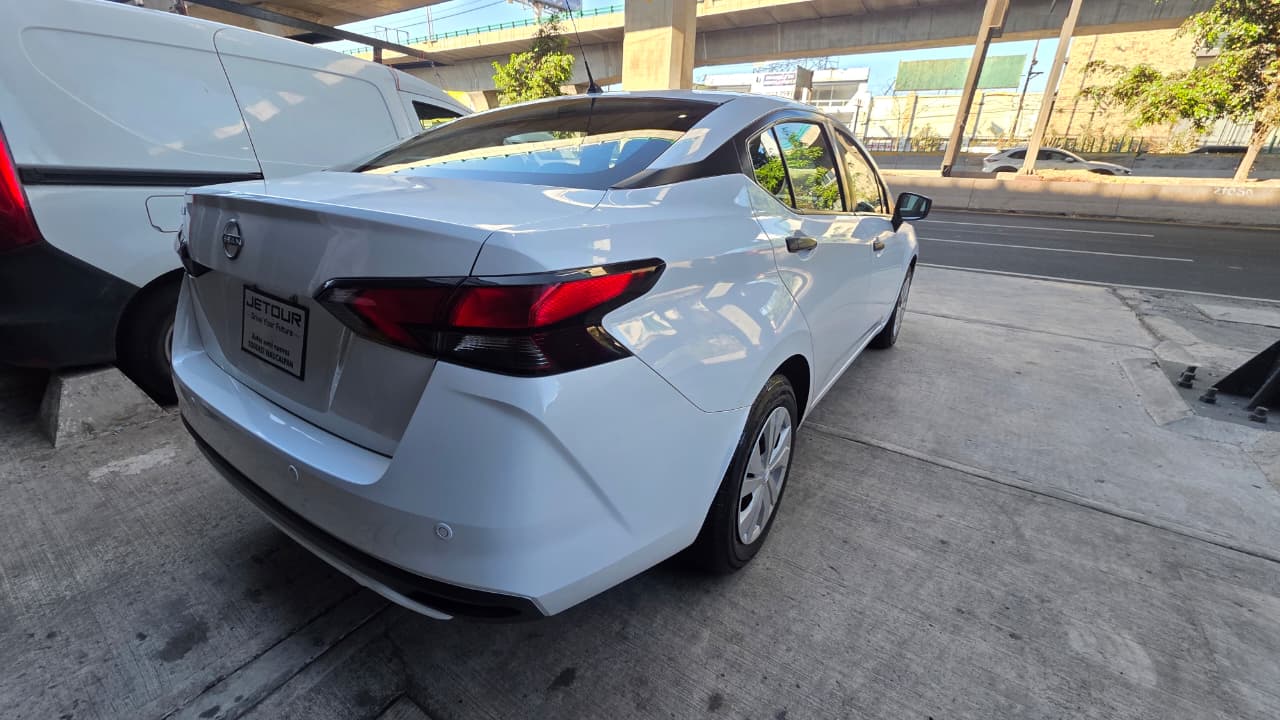 NISSAN VERSA SENSE MT 2024 - Imagen 8